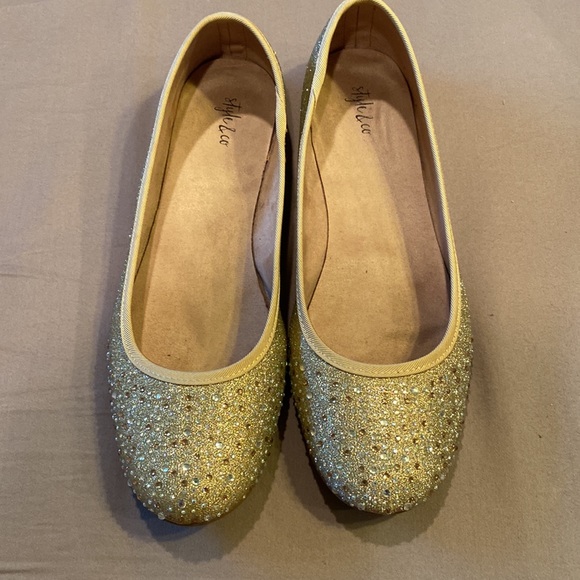 Style & Co - Picture 1 of 7